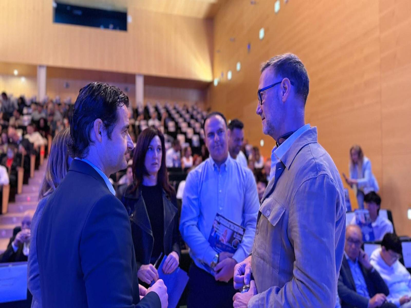 19d38082-0e00-4e15-acb9-a39ea89d2270